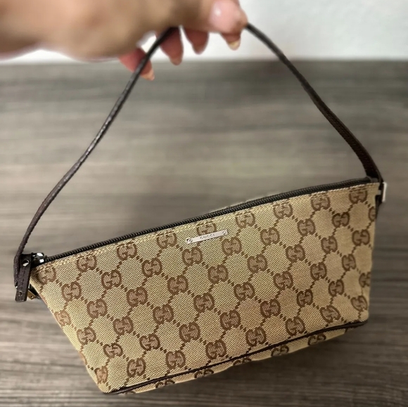 💯% Authentic Gucci boat pochette - Picture 4 of 6